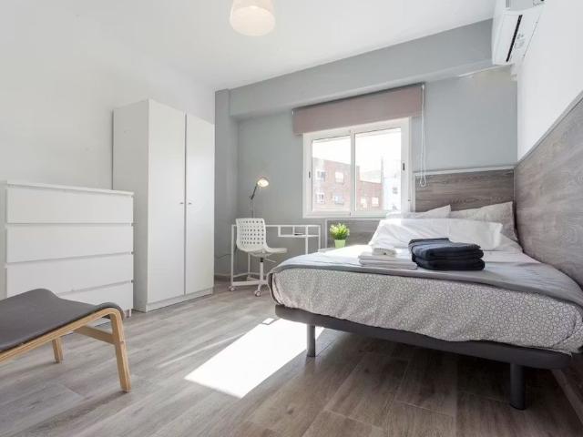Carrer de Fra Pere Vives, Valencia, Valencian Community 46009