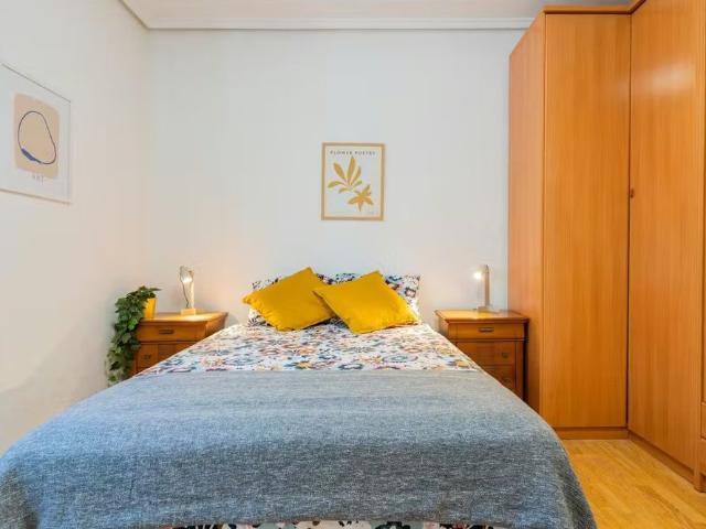 Carrer de Jaume II, Valencia, Valencian Community 46015
