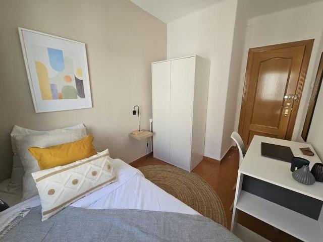 Carrer de Jaca, Valencia, Valencian Community 46010
