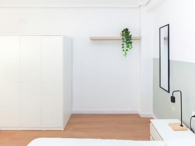Carrer de l'Orient, Valencia, Valencian Community 46004