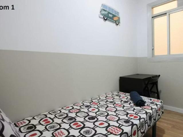 Carrer de la Lluna, Barcelona, Catalonia 08001