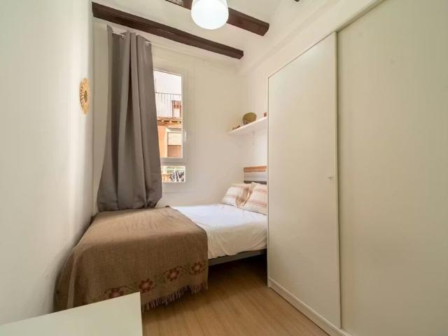 Carrer de la Lluna, Barcelona, Catalonia 08001