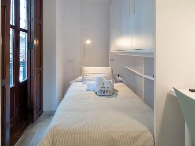 Carrer de la Pau, Valencia, Valencian Community 46003