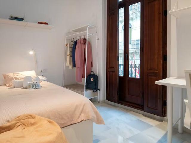 Carrer de la Pau, Valencia, Valencian Community 46003