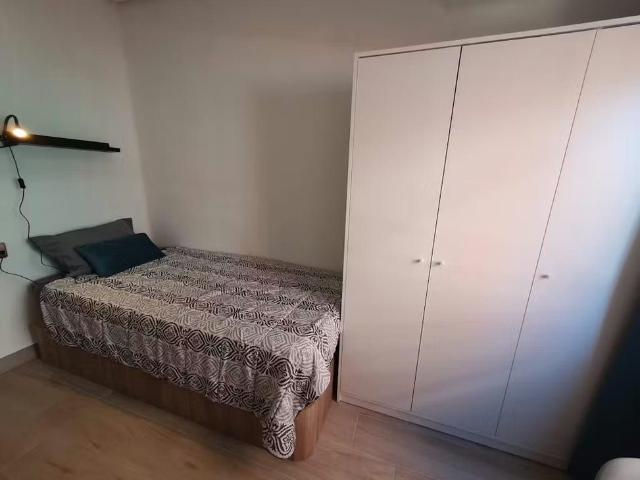 Carrer de la Reina, Valencia, Valencian Community 46011