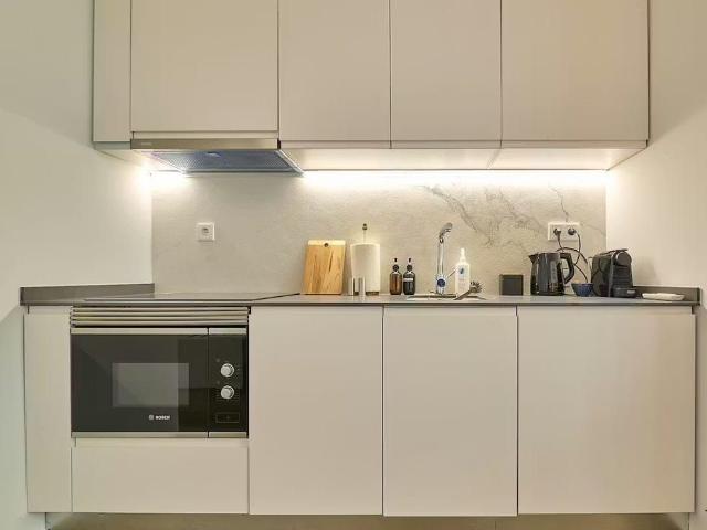 Carrer de la Reina, Valencia, Valencian Community 46011