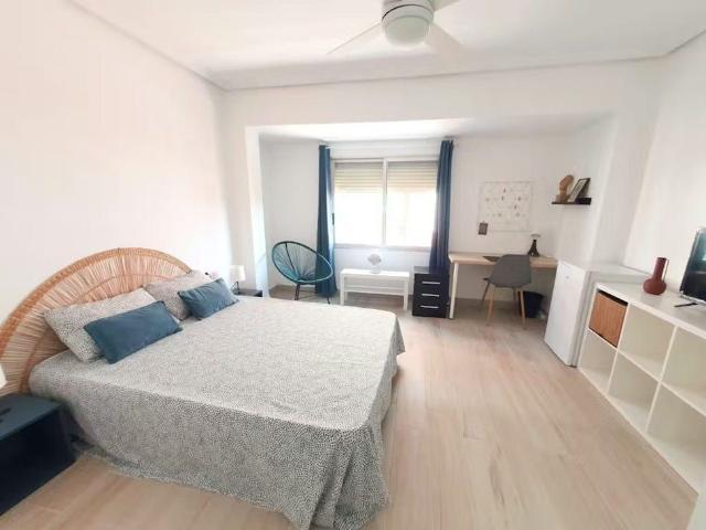 Carrer de la Reina, Valencia, Valencian Community 46011