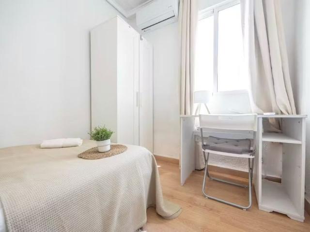 Carrer de Mistral, Valencia, Valencian Community 46020