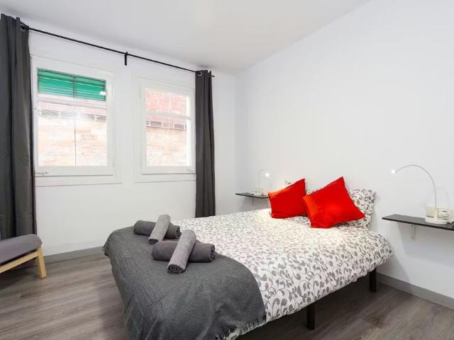 Carrer de Pareto, L'Hospitalet de Llobregat, Catalonia 08902