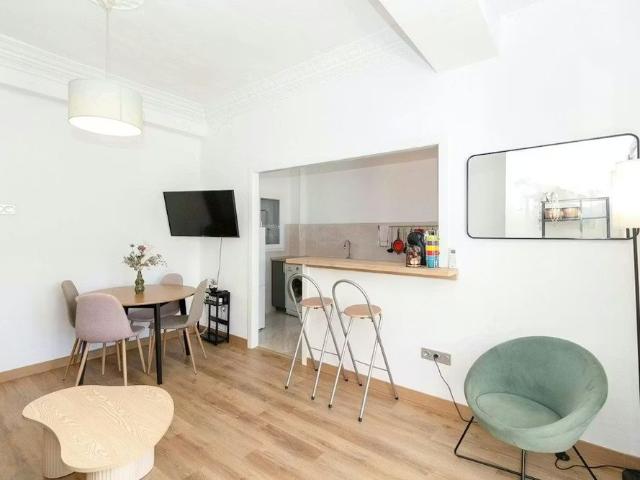 Carrer de Planas, Valencia, Valencian Community 46006