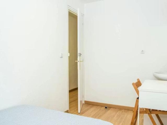 Carrer de Valldonzella, Barcelona, Catalonia 08001