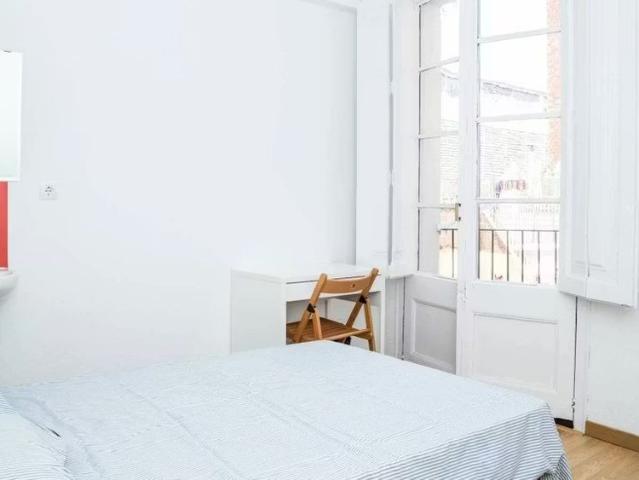 Carrer de Valldonzella, Barcelona, Catalonia 08001