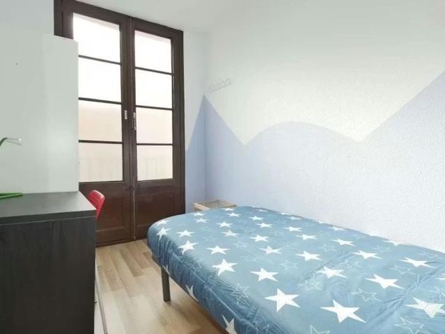 Carrer de Valldonzella, Barcelona, Catalonia 08001