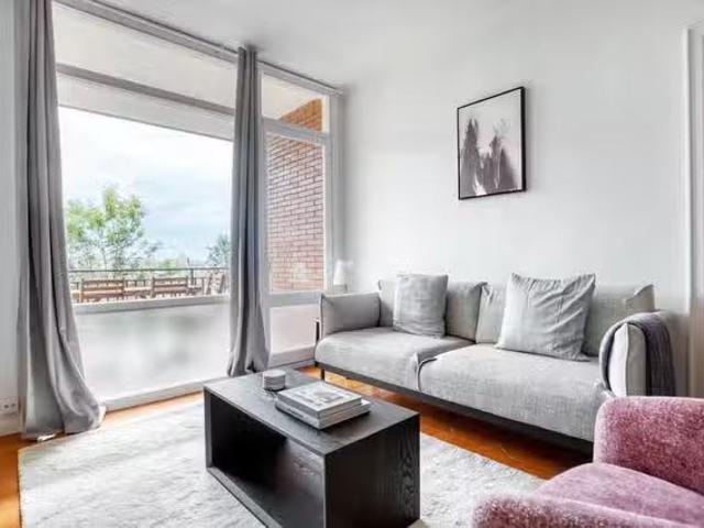 Carrer de Violant d'Hongria Reina d'Aragó, Sants 3 Bedroom.