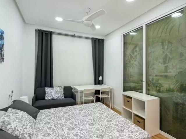 Carrer del Forn de l'Hospital, Valencia, Valencian Community 46001