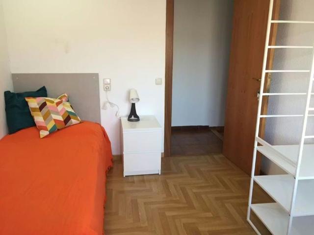 Carrer del Poeta Artola, Valencia, Valencian Community 46021
