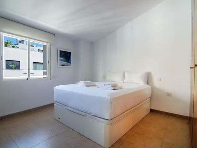 Carrer del Poeta Llombart, Valencia, Valencian Community 46001