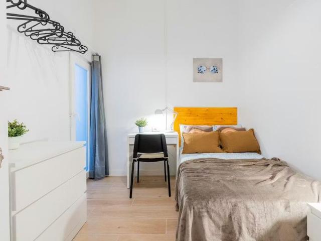 Carrer d'Honorat Juan, Valencia, Valencian Community 46007