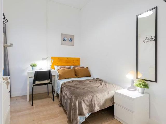 Carrer d'Honorat Juan, Valencia, Valencian Community 46007