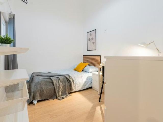 Carrer d'Honorat Juan, Valencia, Valencian Community 46007