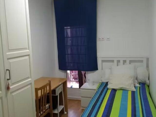 Carrer Emigrant, L'Hospitalet de Llobregat, Catalonia 08906
