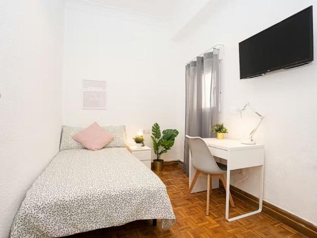 Carrer Honorato Juan, Valencia, Valencian Community 46007