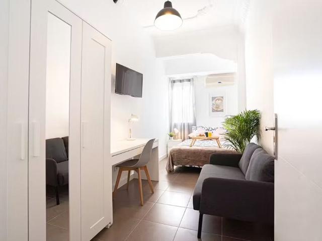 Carrer Honorato Juan, Valencia, Valencian Community 46007
