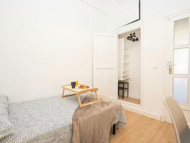 Carrer Honorato Juan, Valencia, Valencian Community 46007