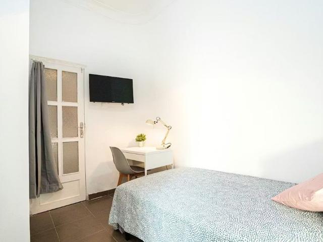 Carrer Honorato Juan, Valencia, Valencian Community 46007
