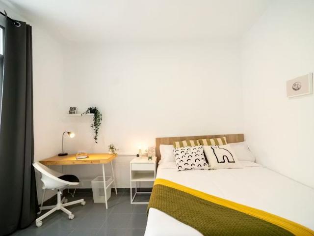 Carrer Pizarro, Valencia, Valencian Community 46004