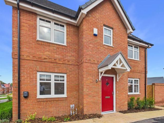 Carrington Way, Coventry, CV7 8HY 3 bed house to rent £1,525 pcm £352 pw