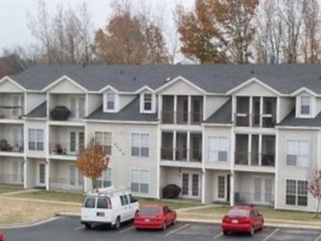 Carriage House Apartments 2 Bedroom Apartment for Rent at 2501 Erin Way, Paragould, AR 72450
