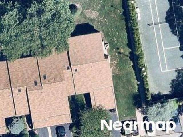 Carriage House Dr
