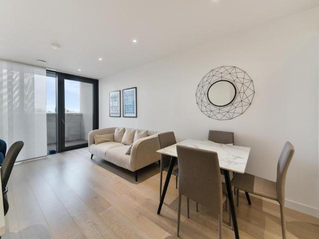 Carriage House, Finsbury Park. 1 bed apartment to rent £2,400 pcm £554 pw