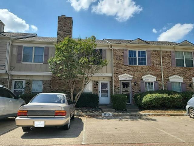 Carriagehouse Ln Apt 5d