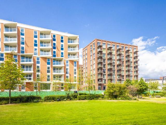 Carrick House, Royal Wharf E16 2 bed flat to rent £2,700 pcm £623 pw