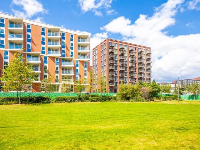 Carrick House, Royal Wharf E16 2 bed flat to rent £2,900 pcm £669 pw