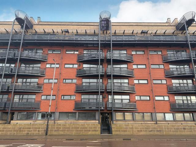 Carrick Quay, Clyde Street, Waterfront 2 bed flat to rent £1,495 pcm £345 pw