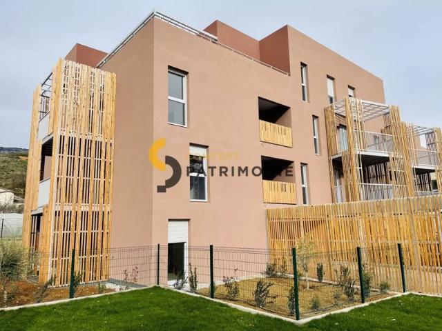 Carros les plans / 2p avec terrasse et stationnement