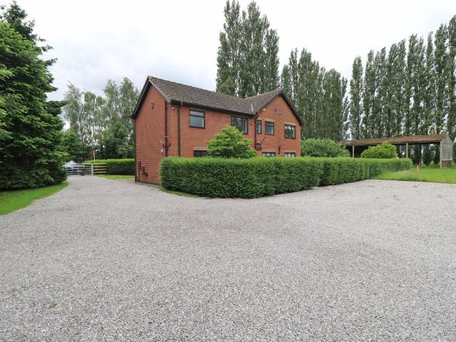 Carrside, Epworth DN9, 5 bed detached house to rent, £1,800 pcm | PrimeLocation