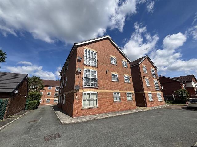 Carrswood Road, Manchester 2 bed flat to rent £1,000 pcm £231 pw
