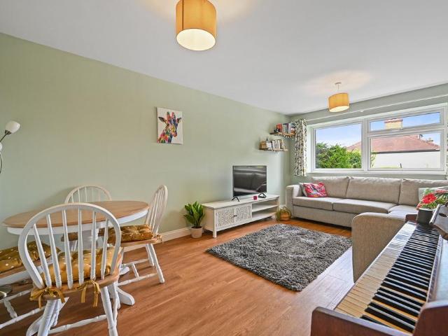 Carshalton Grove, Sutton, SM1 2 bed apartment to rent £1,750 pcm £404 pw