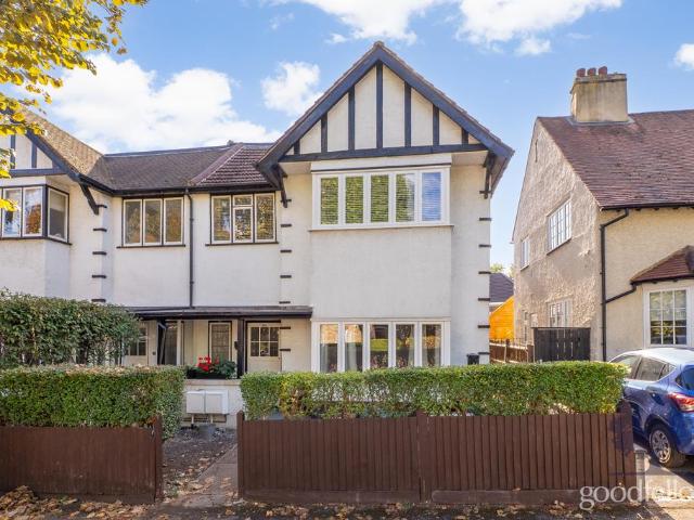 Carshalton Park Road, Surrey SM5 3 bed maisonette to rent £2,000 pcm £462 pw