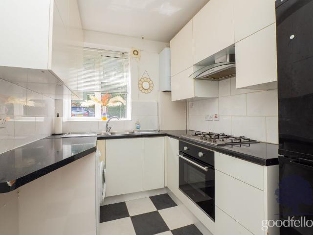 Carshalton Road, Sutton SM1, 2 bed flat to rent, £1,700 pcm | PrimeLocation
