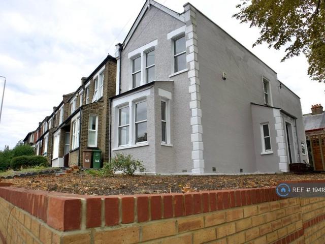 Carshalton Road, Sutton, SM1 3 bed detached house to rent £2,400 pcm £554 pw
