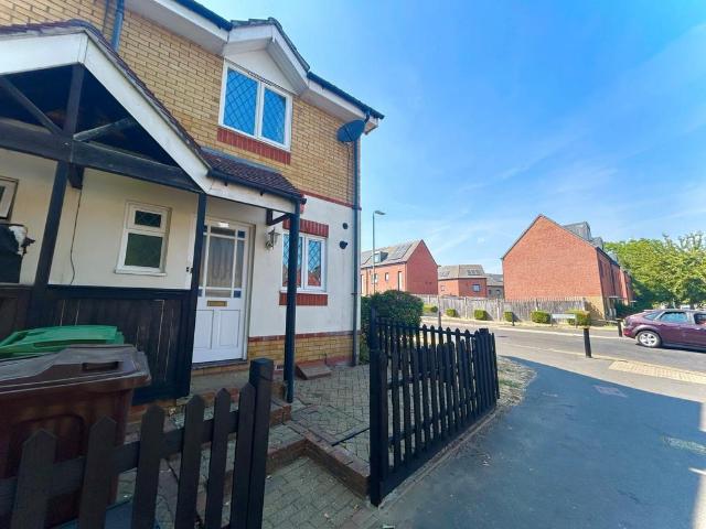 Carshalton, Surrey SM5 2 bed semi detached house to rent £1,850 pcm £427 pw