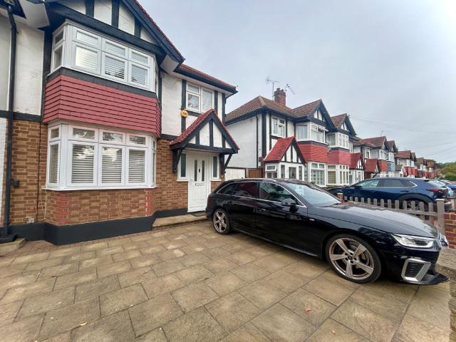 CARSHALTON, SM5 3 bed semi detached house to rent £2,350 pcm £542 pw