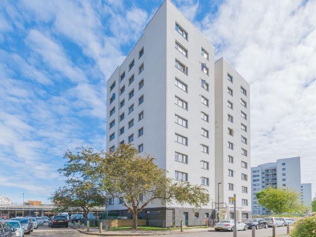 Carston Close, Lee, London SE12, 1 bed flat to rent, £1,500 pcm | PrimeLocation