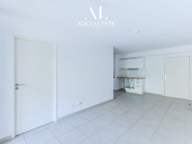 CASTEL T2 de 40 m² avec terrasse et parking