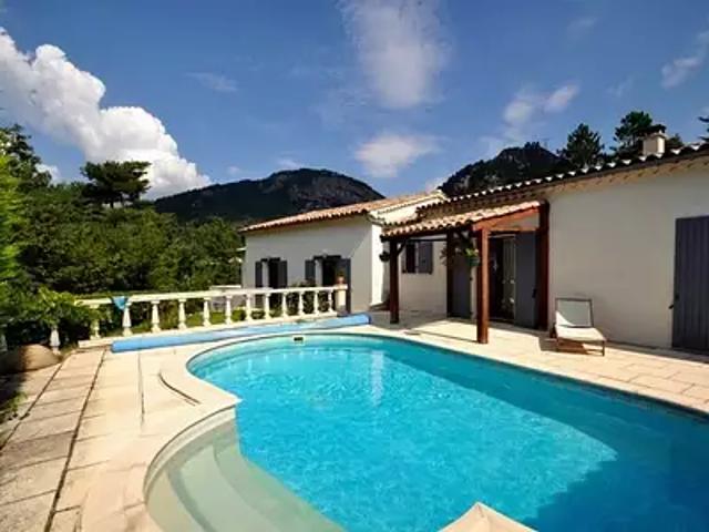 Castellane 04120 Achat / Vente maison 5 pièces t5 piscine terrasse